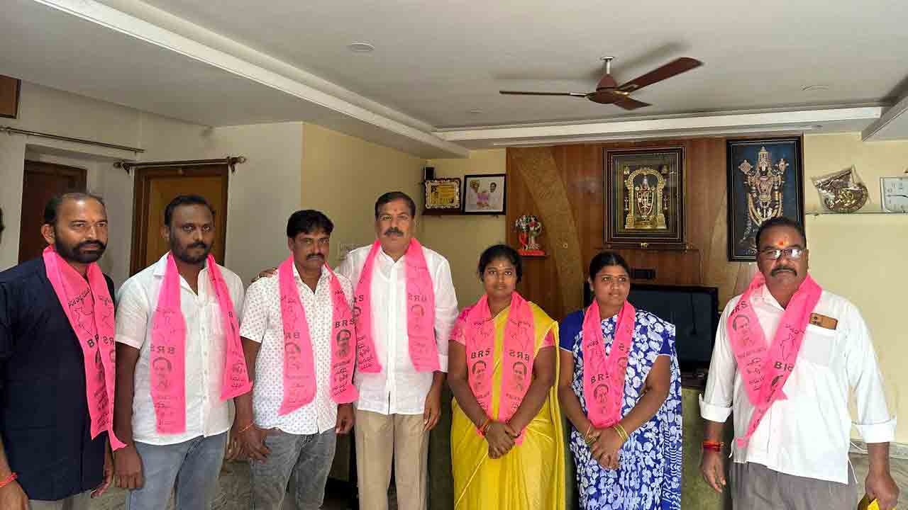 Kollapur Elections | కొల్లాపూర్ మున్సిపాలిటీలో కాంగ్రెస్‌కు భారీ షాక్: బీఆర్ఎస్‌లో చేరిన కీలక నేతలు