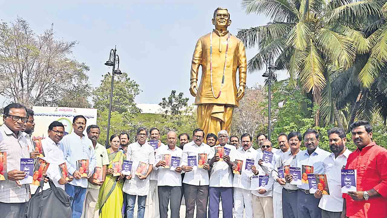 హకుల కోసం కలాలను పదునెక్కిస్తాం