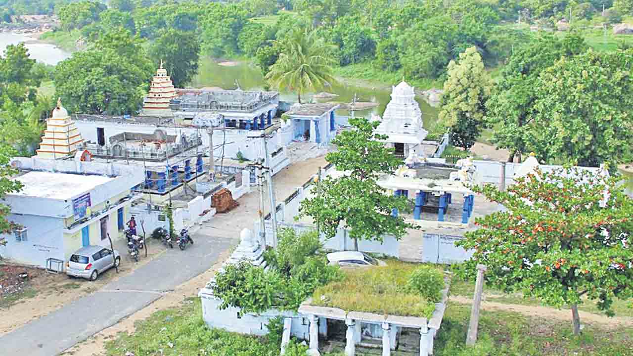 ఎంపిక చేశారు.. అభివృద్ధి మరిచారు!