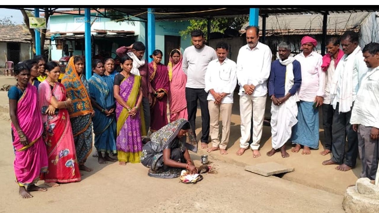 High-mast Lights | దుబ్బగూడలో హైమాస్‌ లైట్ల ఏర్పాటుకు భూమిపూజ