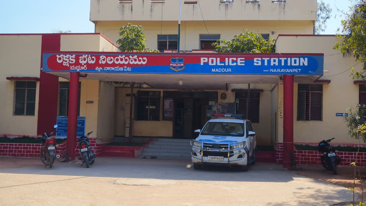 Attack | రైతు బీమా డబ్బులకు అడ్డుపడినందుకు చిన్న అత్తపై దాడి.. పరిస్థితి విషమం