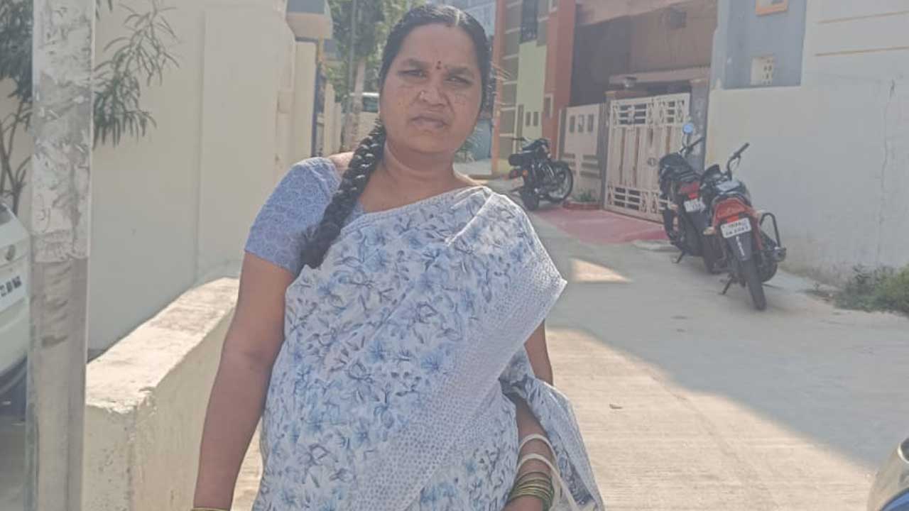 పోలీసులమంటూ బురిడీ