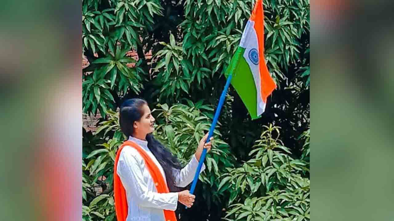 Maha BJP Leader Name In Bengal Voter List | బెంగాల్‌ ఓటర్‌ లిస్ట్‌లో..   మహారాష్ట్ర బీజేపీ నాయకురాలి పేరు