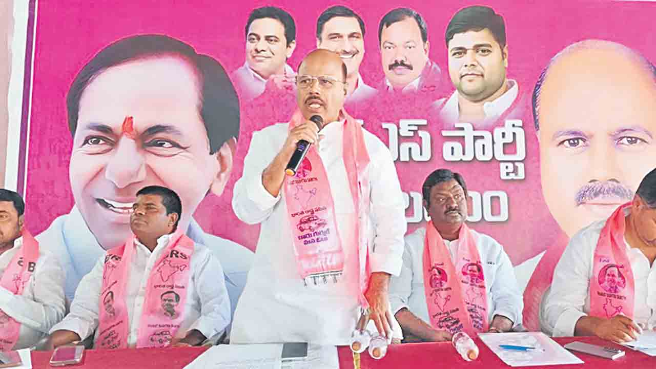 అభివృద్ధిని వివరిస్తూ ముందుకెళ్లాలి