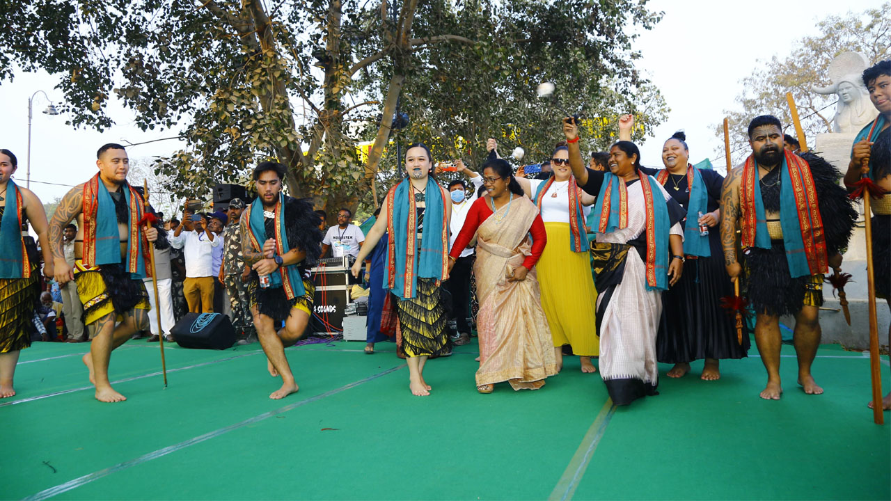 Medaram Jatara | మేడారాన్ని సందర్శించిన న్యూజిలాండ్ మావోరి తెగ ప్రతినిధులు