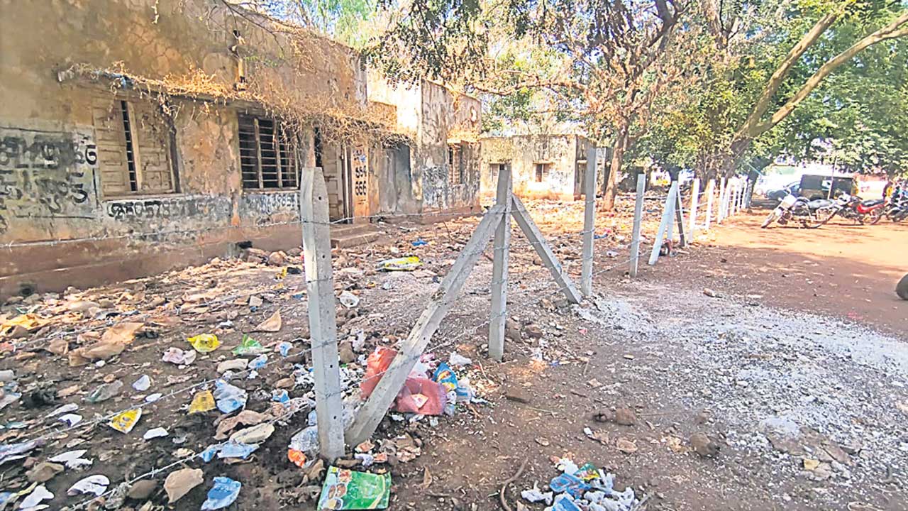 50 కోట్ల భూమికి ఎసరు..?