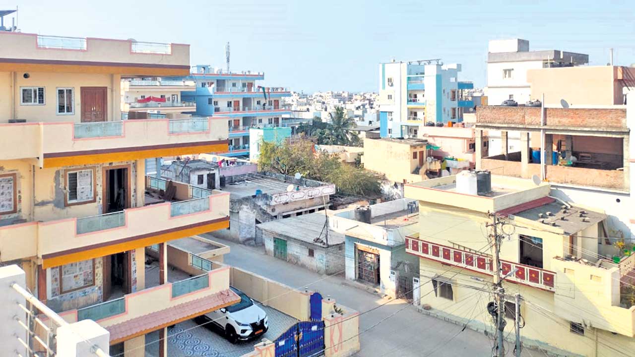 ఇంతింతై..