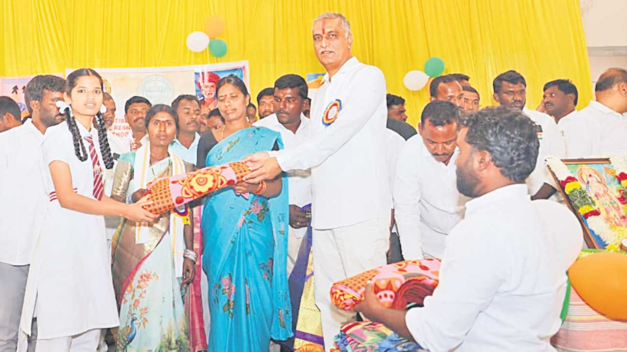 కేసీఆర్‌ విజన్‌తోనే బీసీ రెసిడెన్షియల్‌ స్కూళ్లు