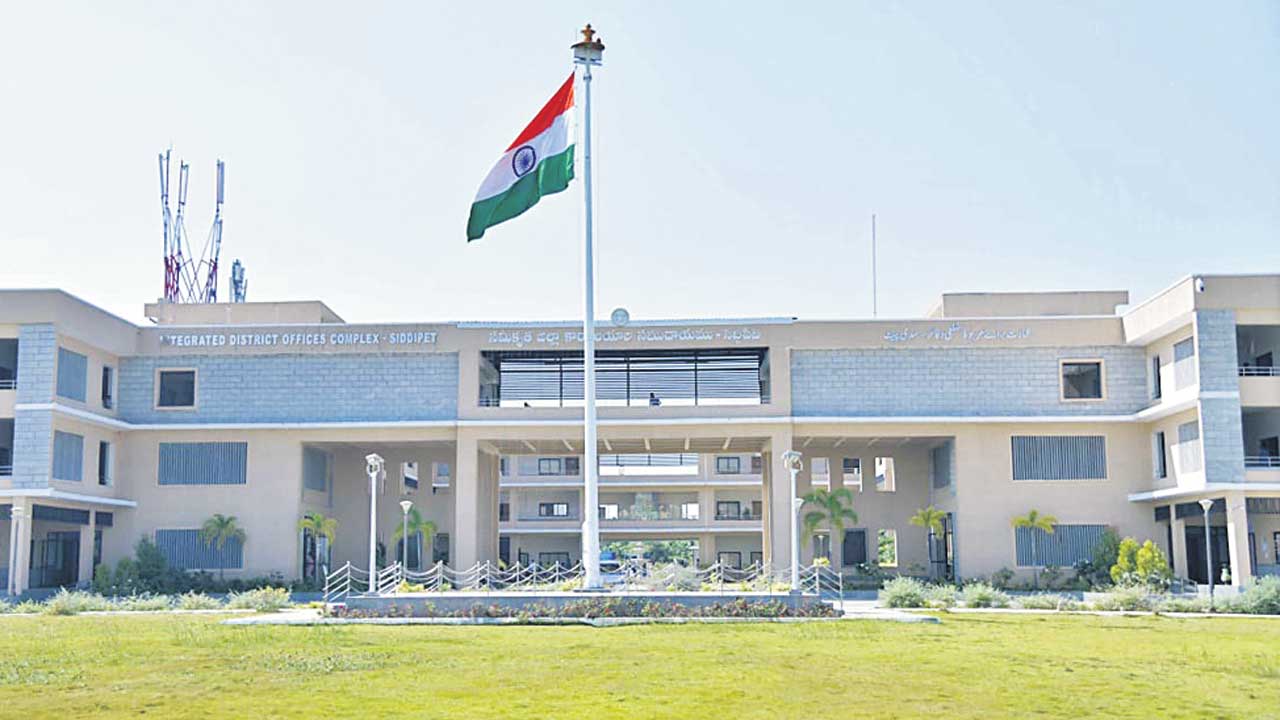 జిల్లాల రద్దుకు సర్కార్‌ కుట్ర