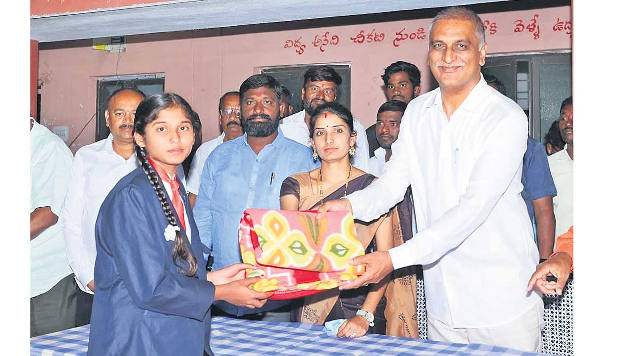 కేసీఆర్‌ కృషితోనే చేరువైన వైద్యవిద్య