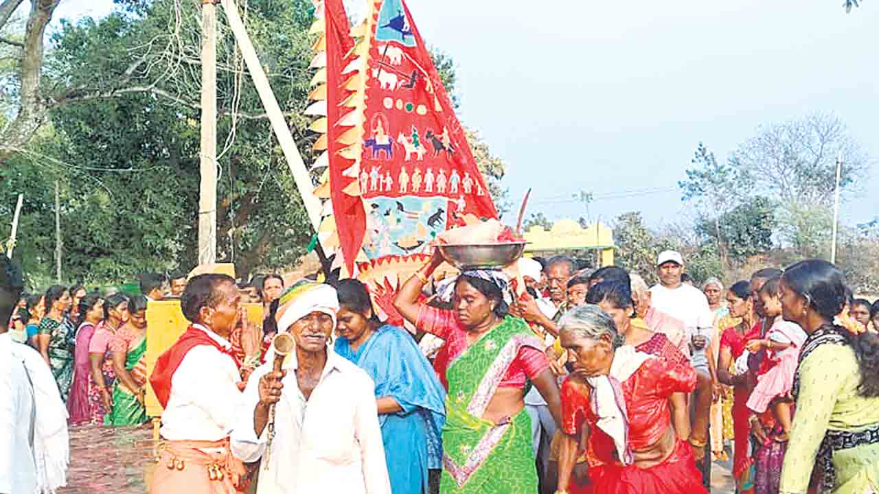 మేడారంనకు పగిడిద్దరాజు పయనం