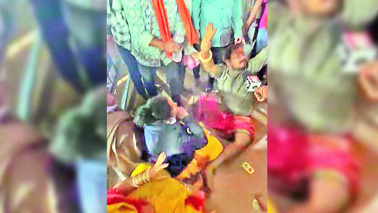 కంట్రోల్‌ తప్పిన ఖాకీ!