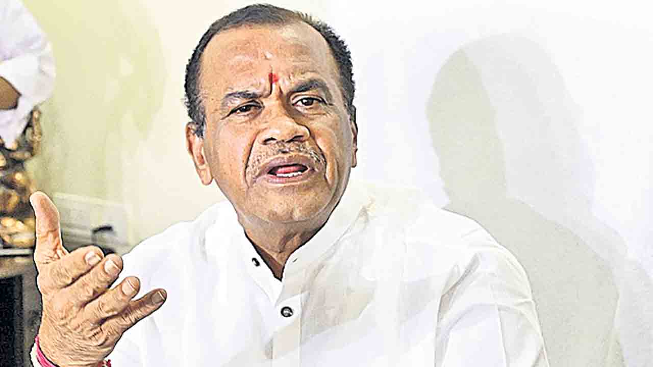 కార్పొరేట్‌ సూళ్లను రద్దు చేస్తా!.. విద్యాశాఖ నా వద్ద ఉంటే అదే పనిచేస్తా.. మంత్రి కోమటిరెడ్డి వ్యాఖ్యలు