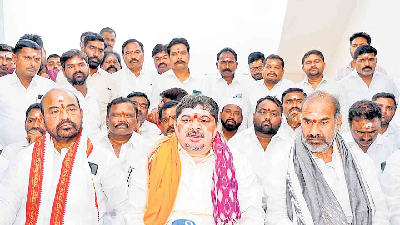 జిల్లాలను తొలగించం.. సరిహద్దులనే మారుస్తం.. మంత్రి పొన్నం ప్రభాకర్‌ స్పష్టీకరణ