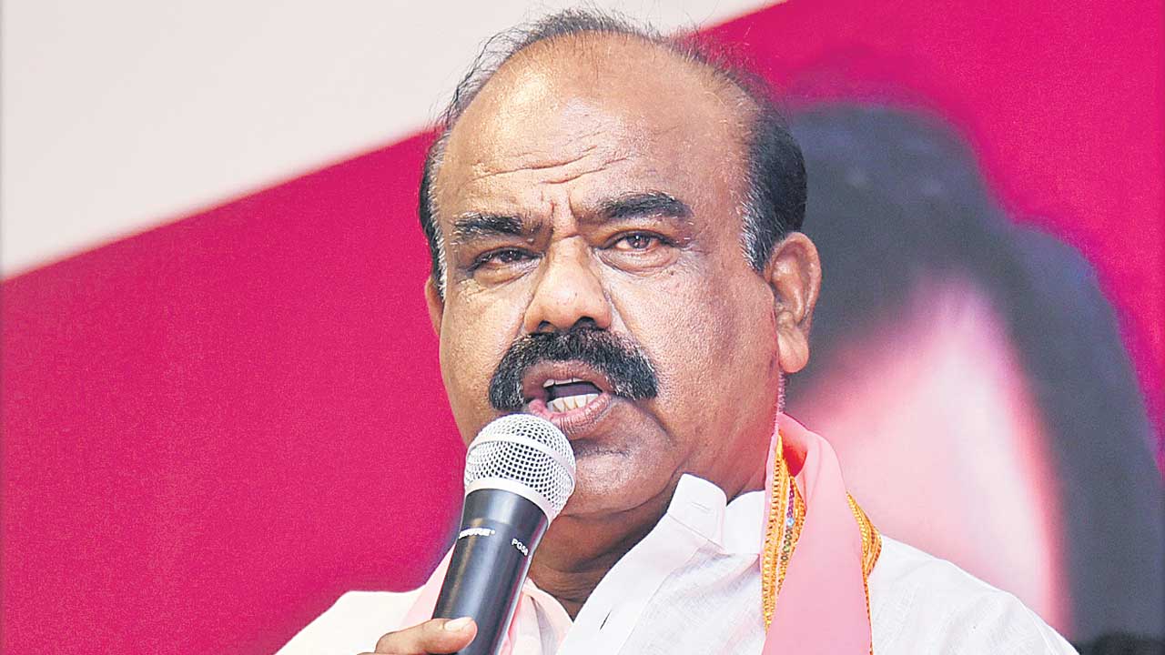 డైవర్షన్‌ పాలిటిక్స్‌లో కాంగ్రెస్‌ దిట్ట : సిరికొండ