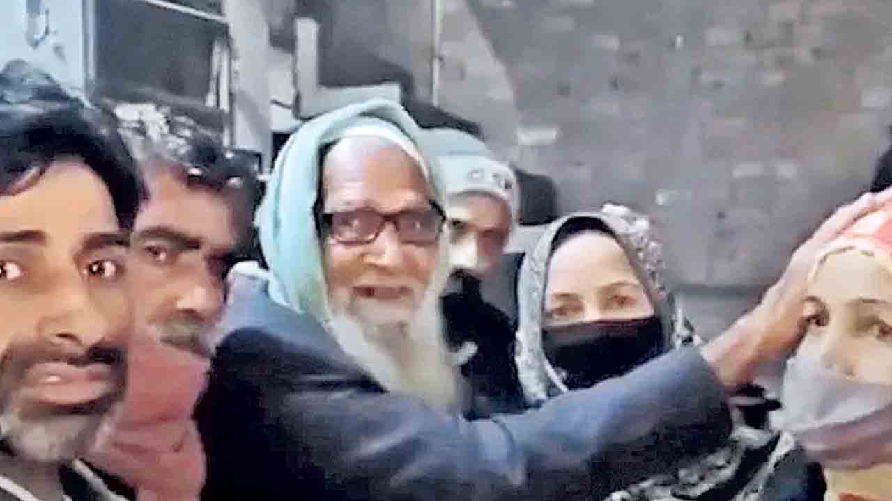 West Bengal | చనిపోయాడనుకున్న వ్యక్తి ‘సర్‌’తో బతికొచ్చాడు!