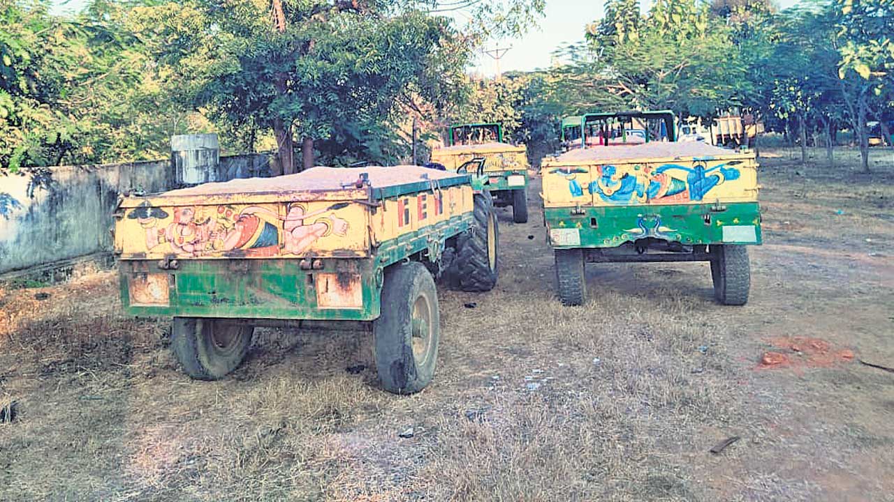 ఇందిరమ్మ ఇండ్ల పేరిట ఇసుక దందా!