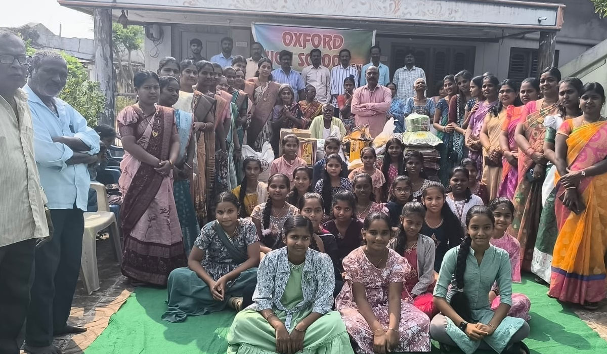 Gambeeravupeta | వేడుకలకు దూరంగా.. అనాథ వృద్ధులకు దగ్గరగా చిన్నారులు