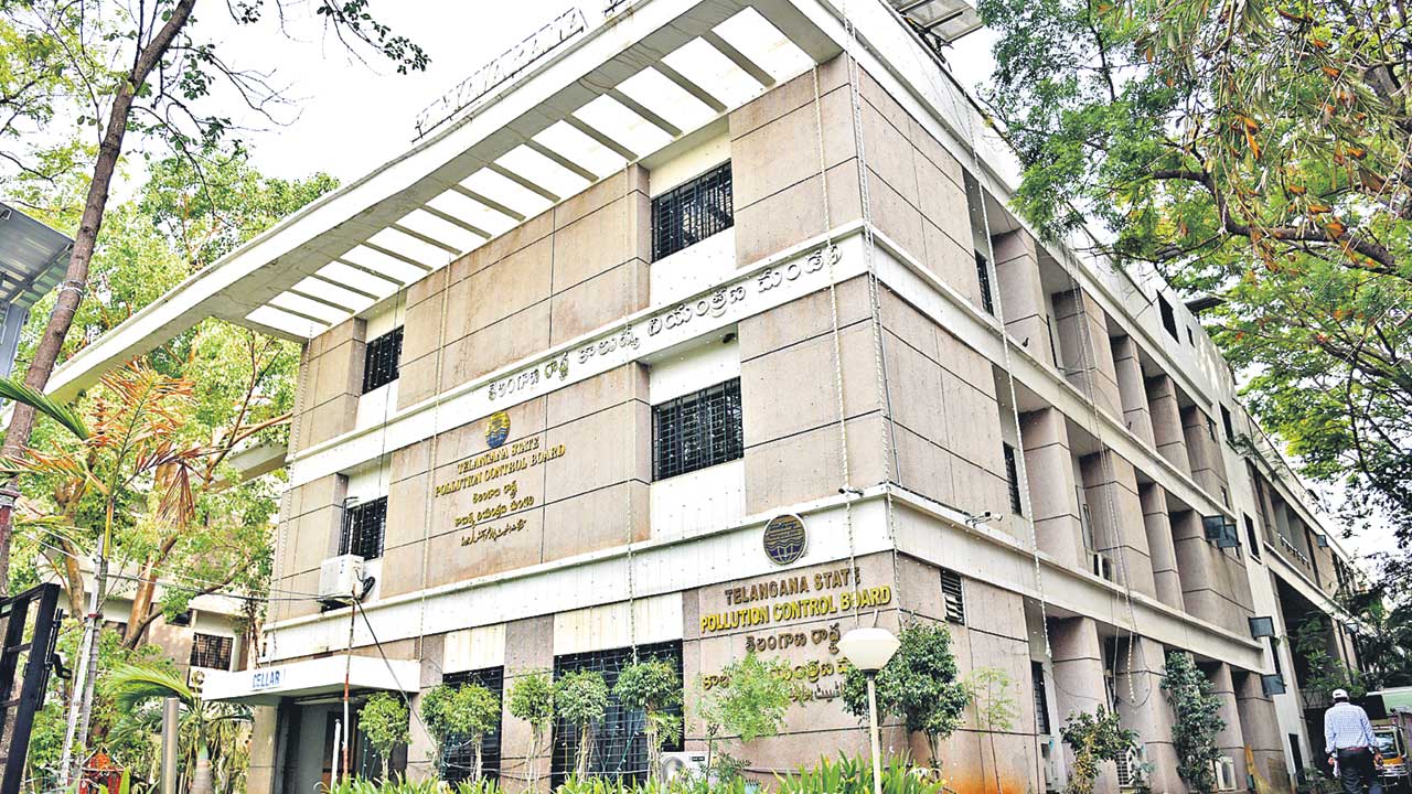 బాధ్యతలు స్వీకరించని ఎన్‌జీసీ కొత్త డైరెక్టర్‌