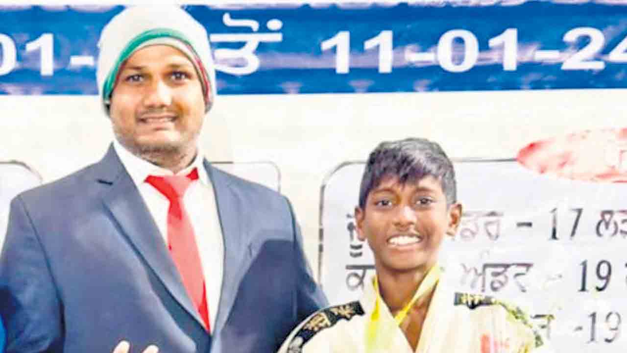 ప్రవీణ్‌కుమార్‌కు కాంస్యం