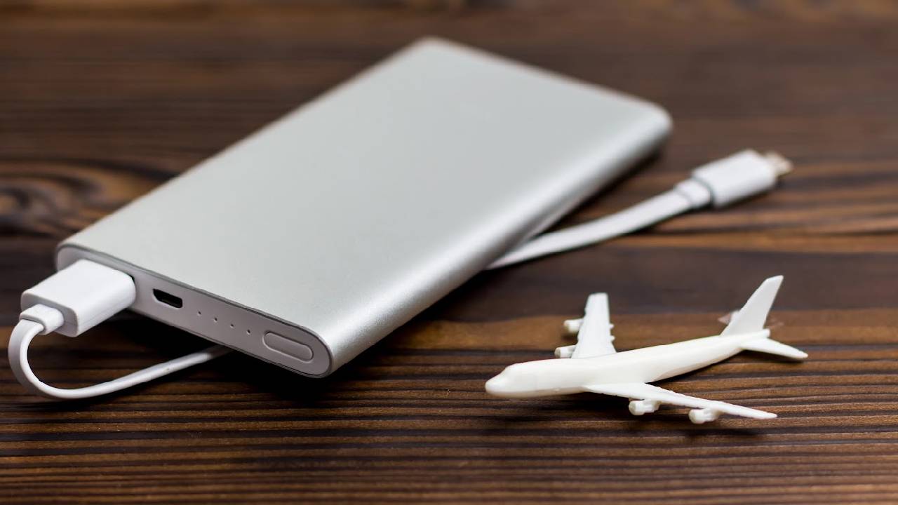 Aviation Safety Rules | విమాన ప్రయాణికులకు అలర్ట్.. విమానంలో పవర్ బ్యాంక్ వాడకంపై కీలక సూచన