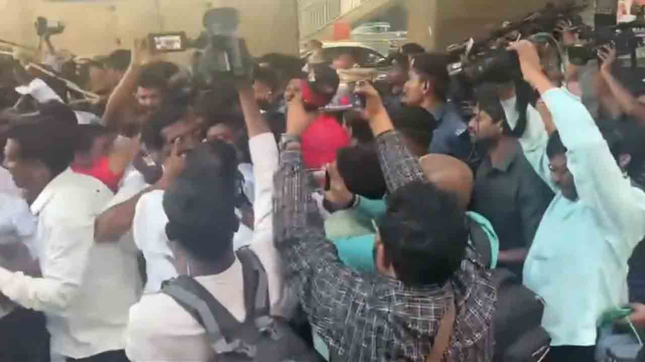 Jublihills PS | హరీష్‌రావు విచారణ.. జూబ్లీహిల్స్‌ పోలీస్‌స్టేషన్‌ వద్ద పరిస్థితి ఉద్రిక్తం