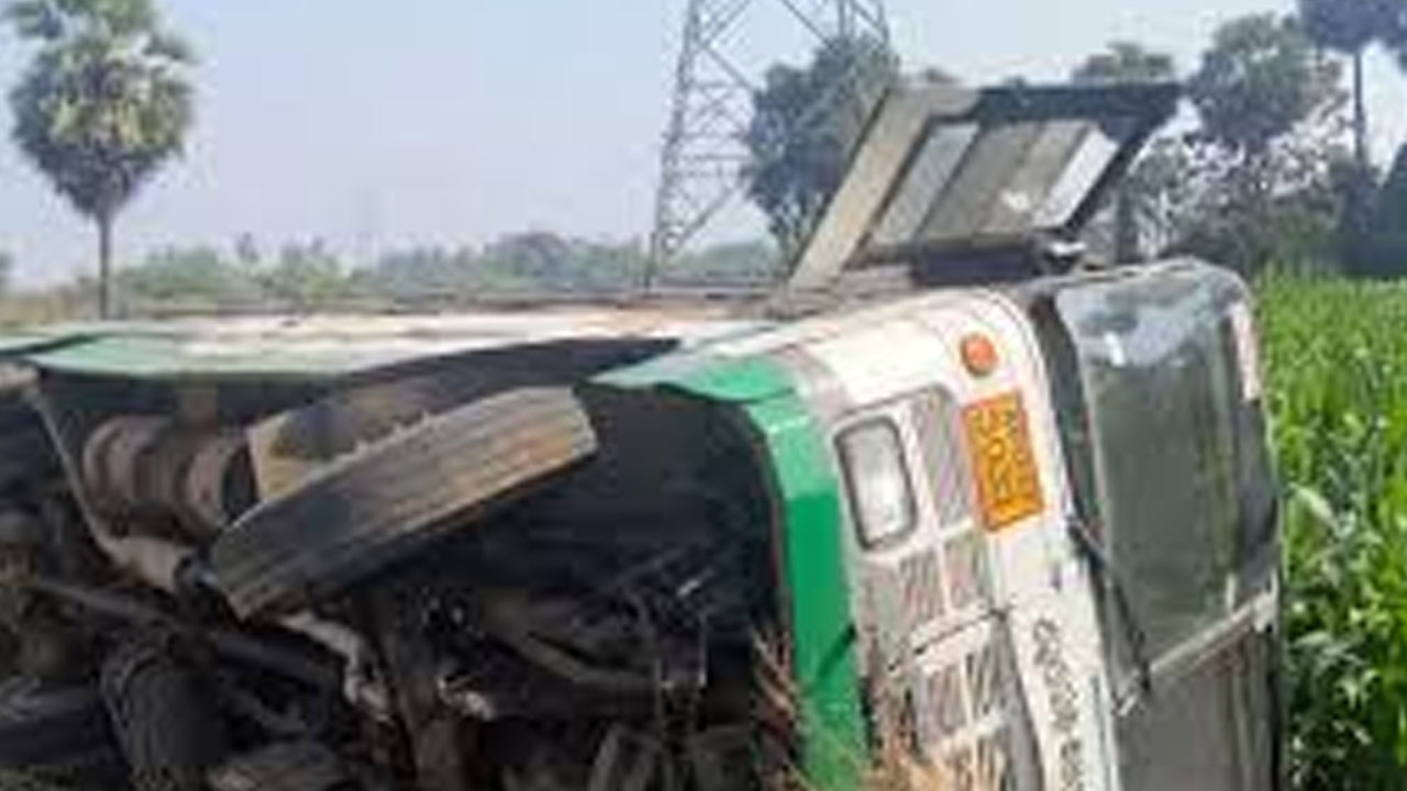 RTC Bus | ఆర్టీసీ డ్రైవర్‌కు ఫిట్స్‌.. బస్సు బోల్తా.. ఏడుగురికి తీవ్రగాయాలు