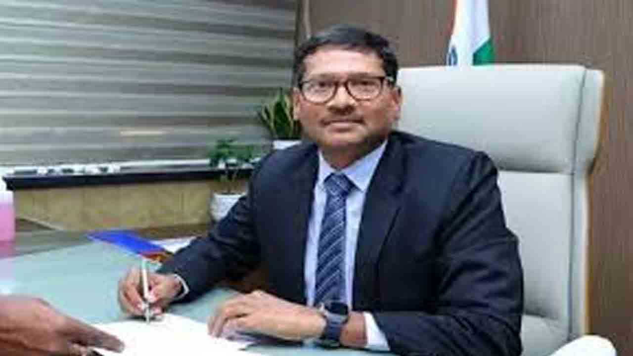 భక్తుల ఇండ్లకే మేడారం తల్లుల బంగారం