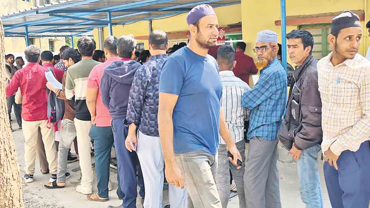 ఆర్టీవో కార్యాలయంలో సర్వర్‌ డౌన్‌