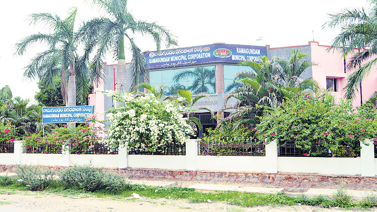 Tranfers | తెలంగాణ రాష్ట్రంలో భారీగా గ్రేడ్‌-3 మున్సిపల్ కమిషనర్ల బదిలీలు