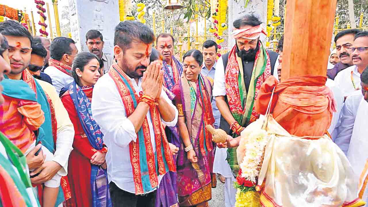 వన దేవతలను దర్శించుకున్న సీఎం