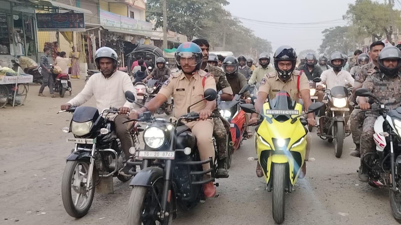 Awareness Rally | హెల్మెట్ ధరించి ప్రాణాలు కాపాడుకోవాలని జైనూర్‌లో అవగాహన ర్యాలీ