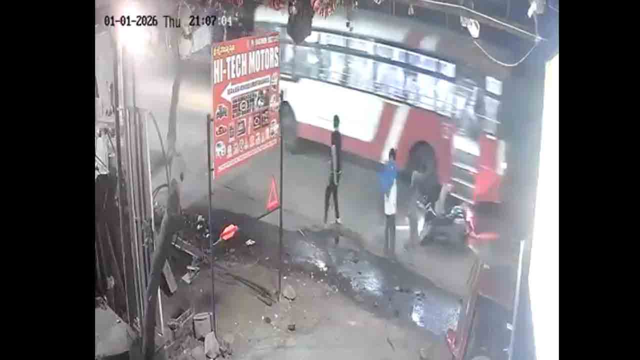Road accident | స్కూటీని ఢీకొట్టిన ఆర్టీసీ బస్సు.. దంపతులు అక్కడికక్కడే మృతి