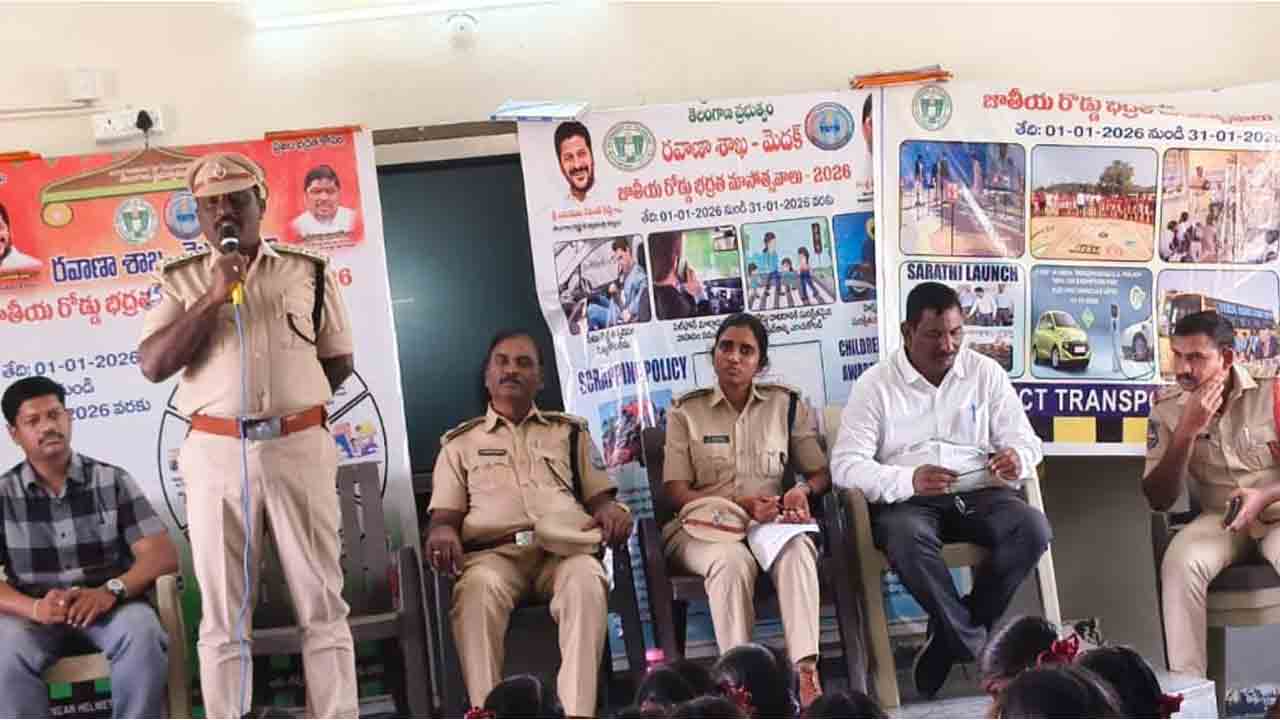 Road safety month | రోడ్డు నిబంధనలు పాటిస్తే ప్రమాదాలు దూరం : డీఎస్పీ ప్రసన్న కుమార్