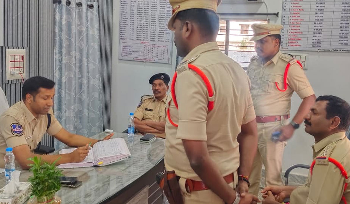 Jagtial SP Ashok Kumar | కోరుట్ల పోలీస్ స్టేషన్ ను ఆకస్మిక తనిఖీ చేసిన జగిత్యాల ఎస్పీ అశోక్ కుమార్