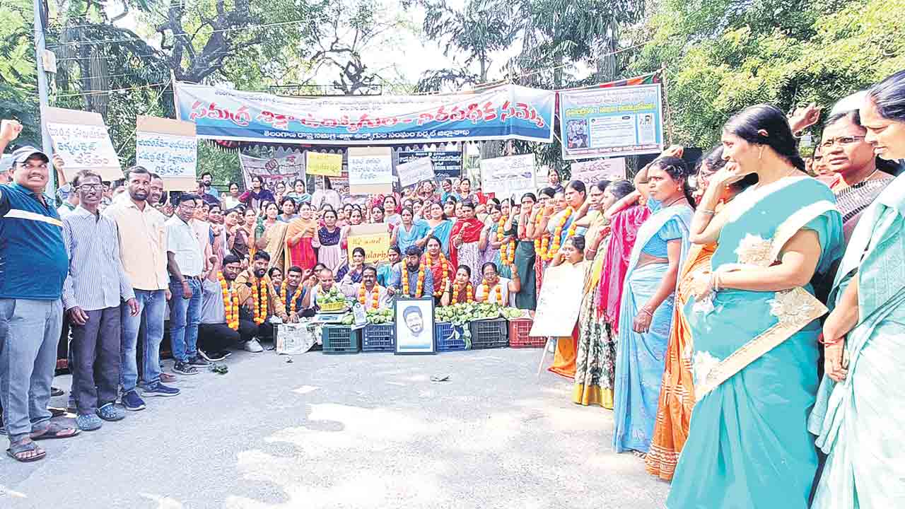 హ్యాండిచ్చారు.. ఎస్‌ఎస్‌ఏ ఉద్యోగుల హామీలు నెరవేర్చని కాంగ్రెస్‌ ప్రభుత్వం