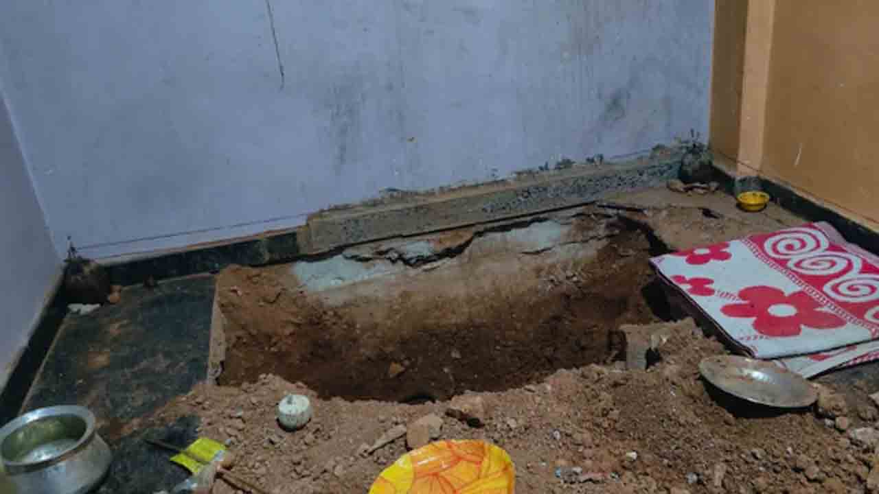 Sacrifice For Treasure | గుప్త నిధుల కోసం బాలుడ్ని బలి ఇచ్చేందుకు యత్నం..   కాపాడిన అధికారులు