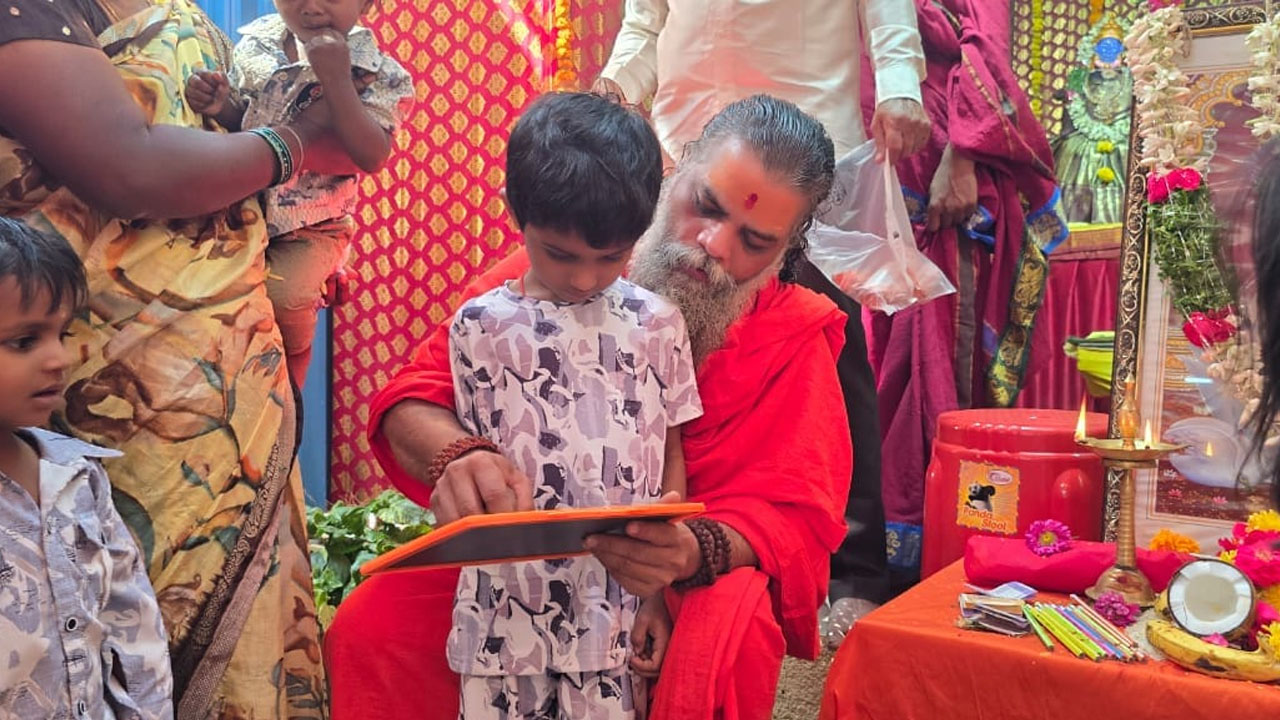 Vasant Panchami | మానవుల్లో జ్ఞానాన్ని ప్రసాదించే రోజే వసంత పంచమి   : సిద్దేశ్వరానంద గిరి