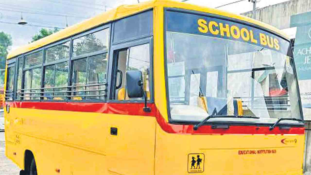 స్కూల్‌ బస్సు డ్రైవర్లూ జర భద్రం!