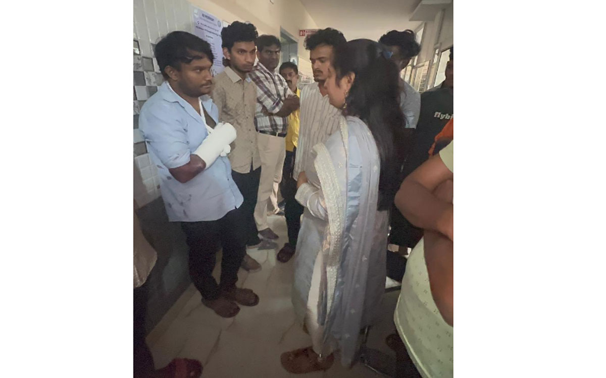 Ramavaram : బస్సు ప్రమాదంలో గాయపడ్డ విద్యార్థులకు సింధు తపస్వి ప‌రామ‌ర్శ‌