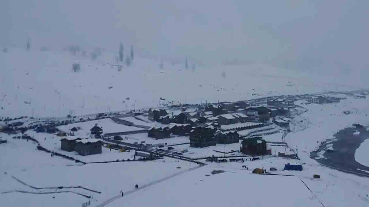 Snowfall | కశ్మీర్‌పై మంచు దుప్పటి.. కనుచూపు మేర హిమపాతమే.. VIDEOS