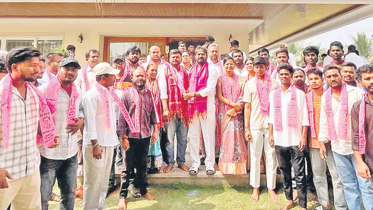 బీఆర్‌ఎస్‌లో చేరికల జోష్‌.. కాంగ్రెస్‌, బీజేపీ నుంచి వలసలు