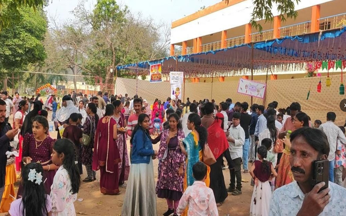 Rudrampur : సెయింట్ జోసెఫ్ హై స్కూల్‌లో పూర్వ విద్యార్థుల సమ్మేళనం