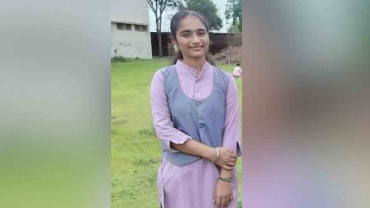 Student Suicide In Classroom | ప్రైవేట్ కాలేజీ క్లాస్‌రూమ్‌లో.. విద్యార్థిని ఆత్మహత్య