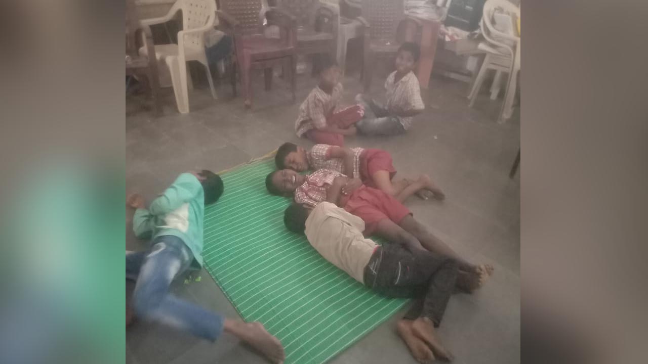 Midday meal Consume | మధ్యాహ్న భోజనం వికటించి 8 మంది విద్యార్థులకు అస్వస్థత