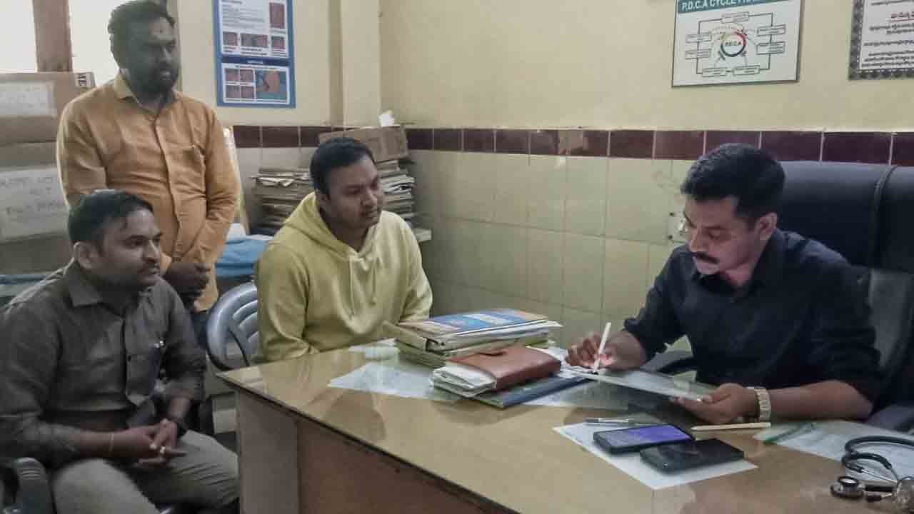 Vikas Mahatho | పోతంగల్‌ పీహెచ్‌సీని ఆకస్మికంగా తనిఖీ చేసిన సబ్ కలెక్టర్