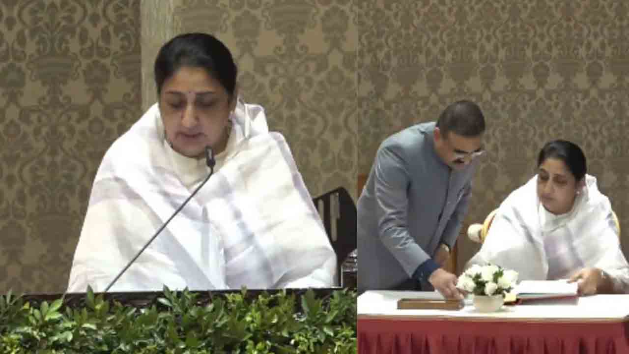 Sunetra Pawar | మహారాష్ట్ర ఉప ముఖ్యమంత్రిగా.. సునేత్ర పవార్‌ ప్రమాణ స్వీకారం