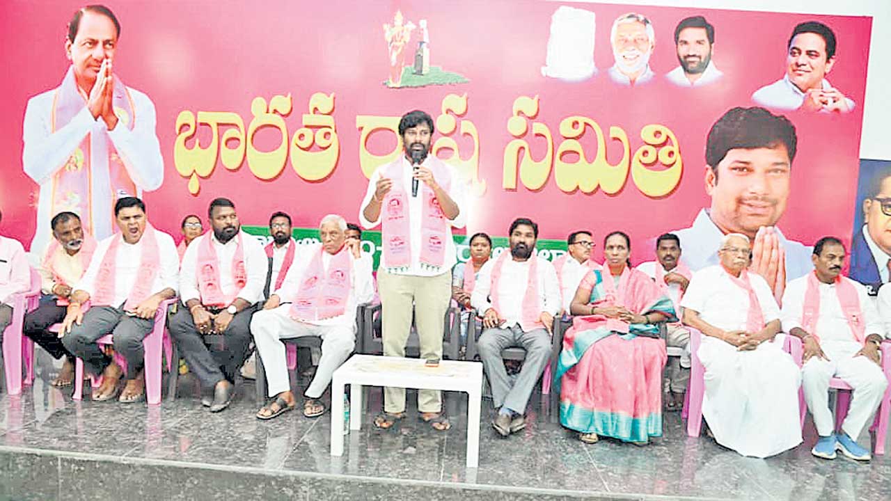 కాంగ్రెస్‌ మోసాలను ప్రజల్లో ఎండగట్టాలి
