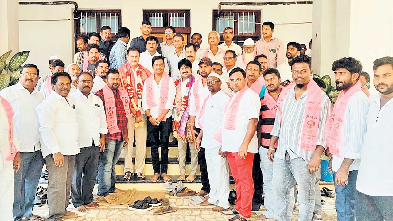 బీఆర్‌ఎస్‌లో భారీగా చేరికలు