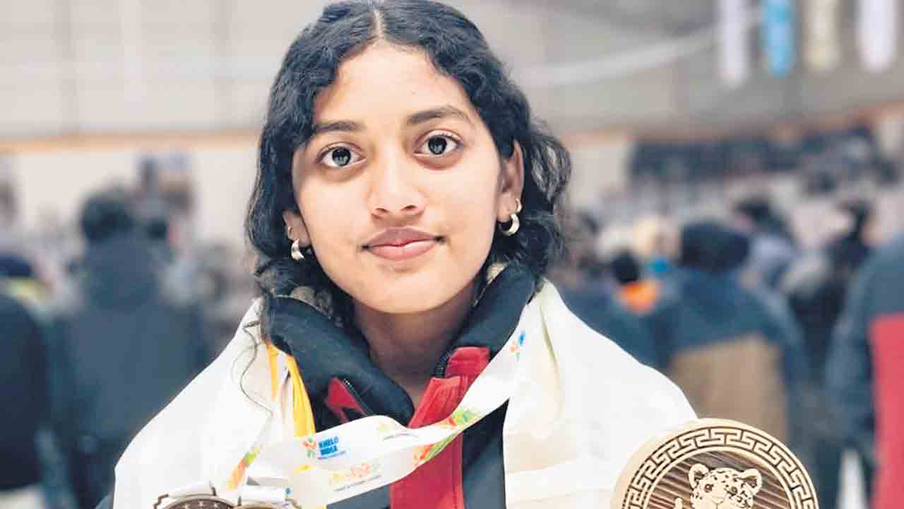 నయన శ్రీ పసిడి ధమాకా